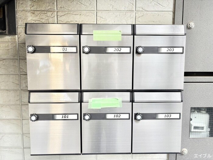 物件外観写真2　(エントランス部分)