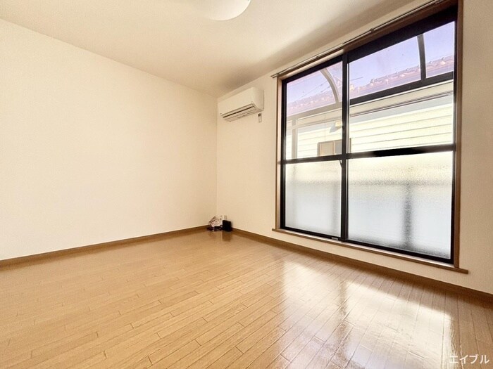 物件内観写真4　(居室)