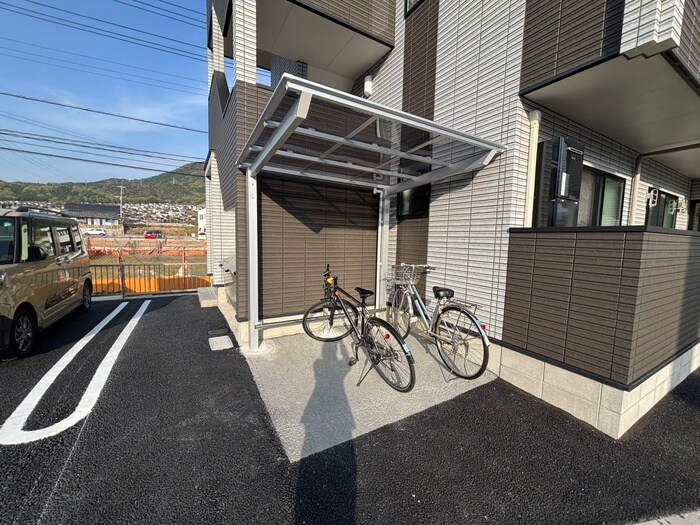 物件外観写真5　(駐輪場)