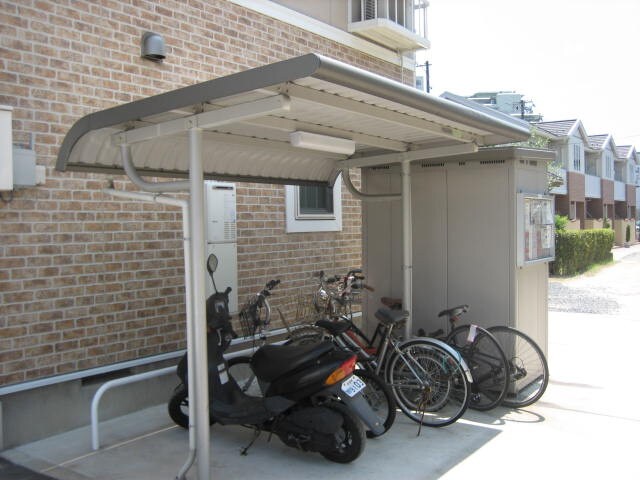 物件外観写真2　(駐輪場)
