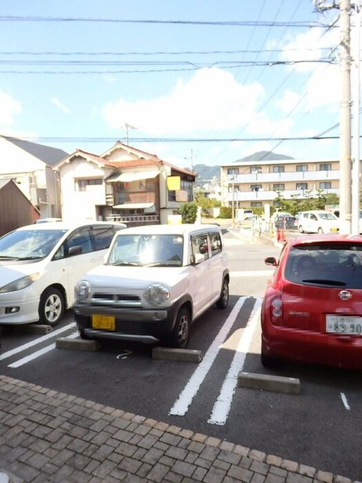 物件外観写真4　(駐車場)