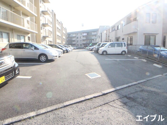 物件外観写真3　(駐車場)