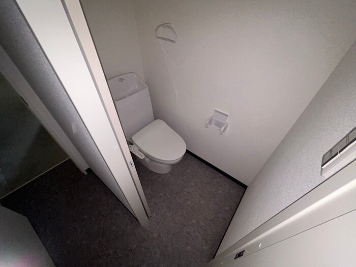 物件内観写真8　(トイレ)