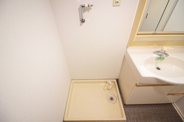 物件内観写真12　(洗濯機置場)