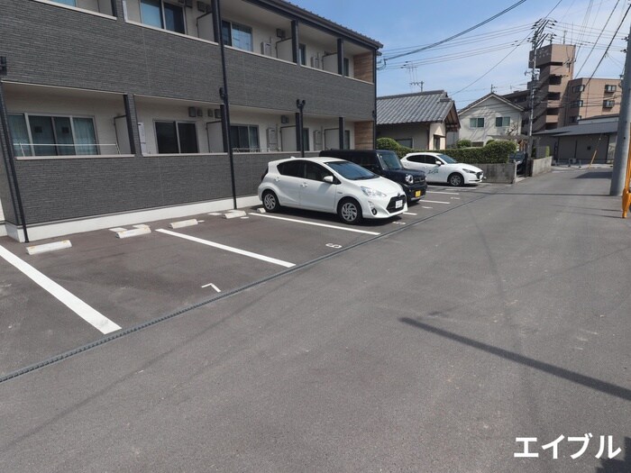 物件外観写真3　(駐車場)