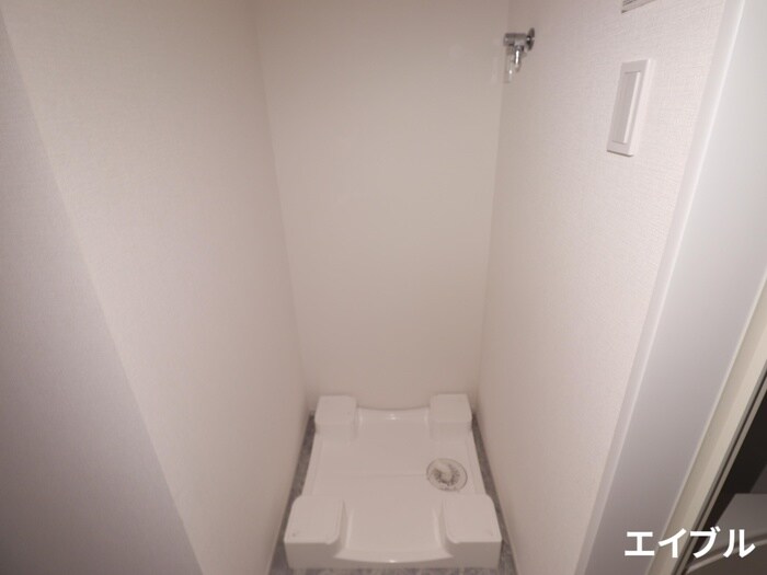 物件内観写真12　(洗濯機置場)