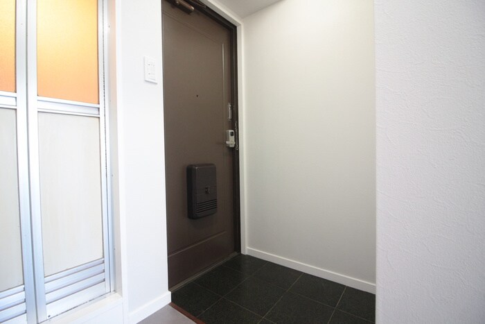 物件内観写真10　(玄関)