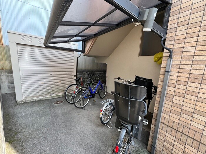 物件外観写真5　(駐輪場)