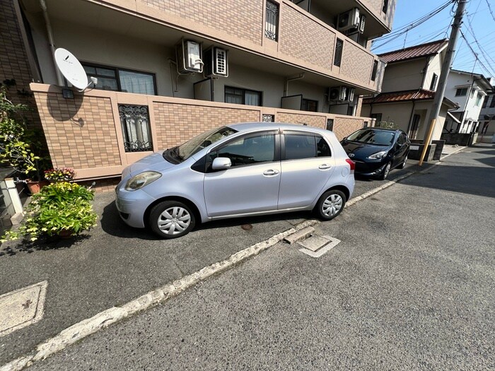 物件外観写真6　(駐車場)