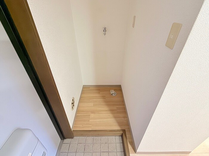 物件内観写真16　(洗濯機置場)