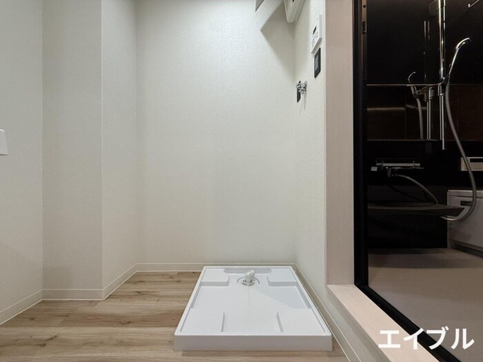 物件内観写真12　(洗濯機置場)