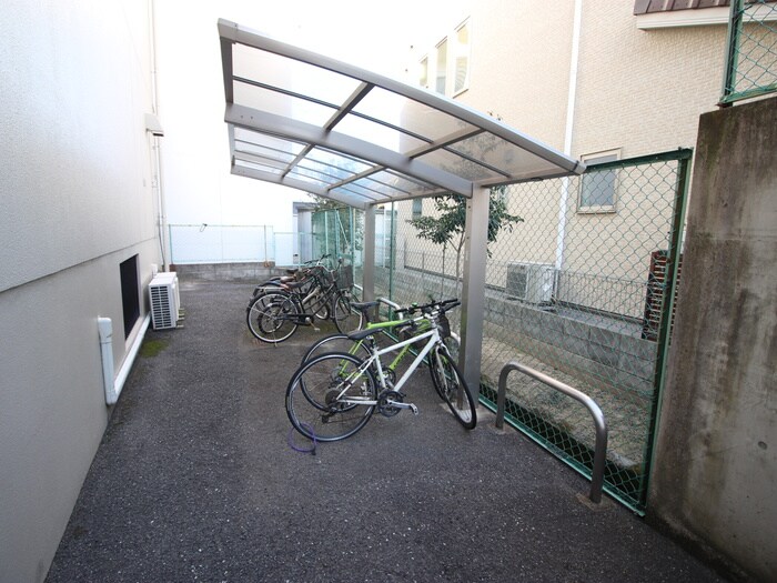 物件外観写真5　(駐輪場)
