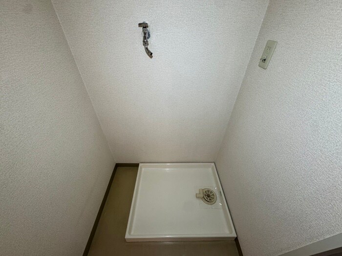 物件内観写真16　(洗濯機置場)