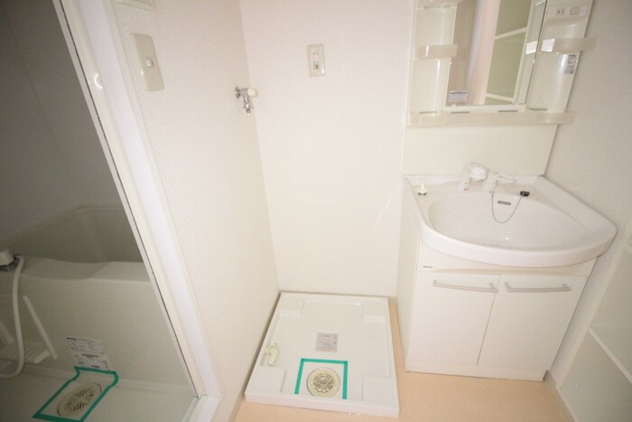 物件内観写真12　(洗濯機置場)