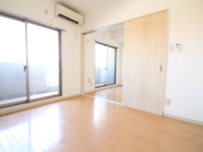 物件内観写真8　(室内からの展望)