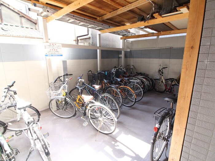 物件外観写真5　(駐輪場)