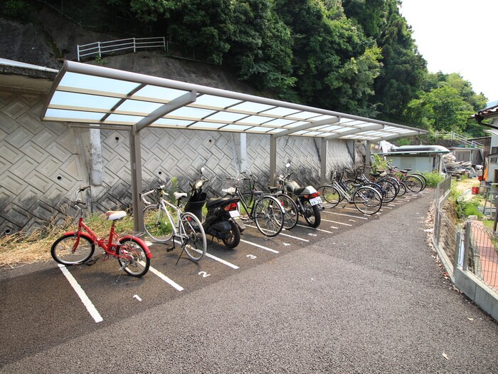物件外観写真3　(駐輪場)