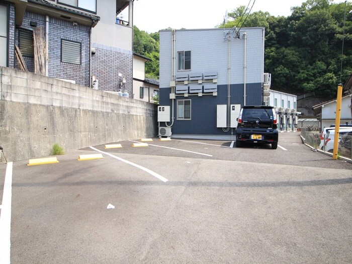 物件外観写真4　(駐車場)