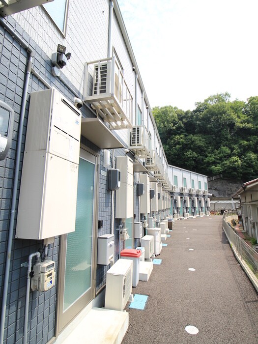 物件外観写真6　(エントランス部分)