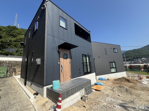 建築中