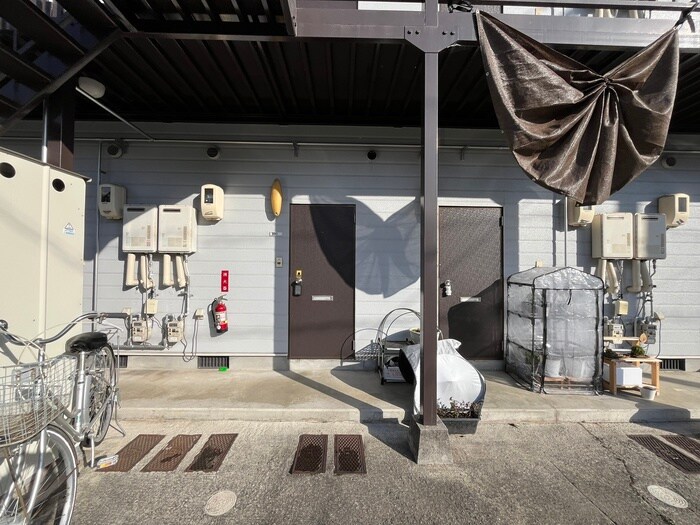 物件外観写真2　(エントランス部分)