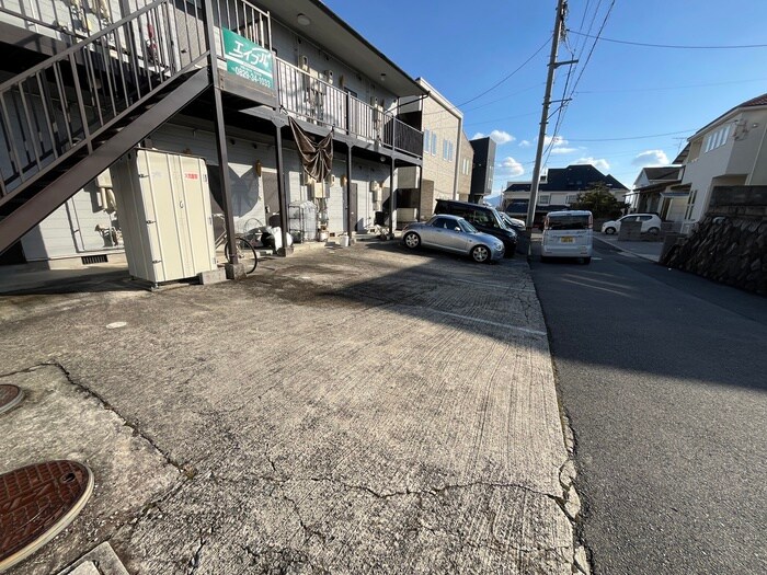 物件外観写真4　(駐車場)