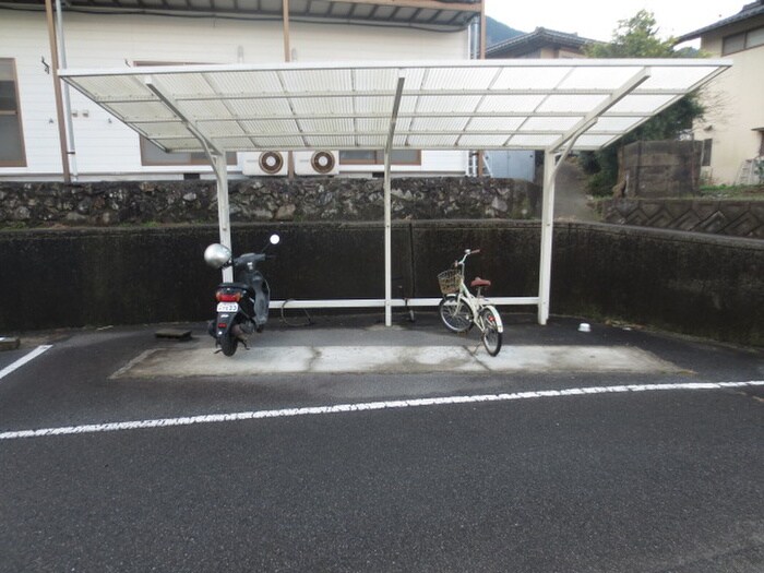 物件外観写真3　(駐輪場)