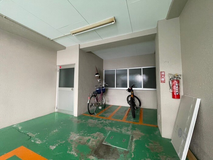 物件外観写真4　(駐輪場)