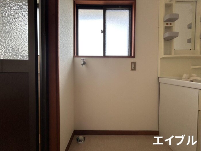 物件内観写真16　(洗濯機置場)