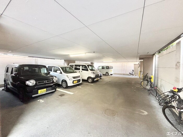 物件外観写真2　(駐車場)