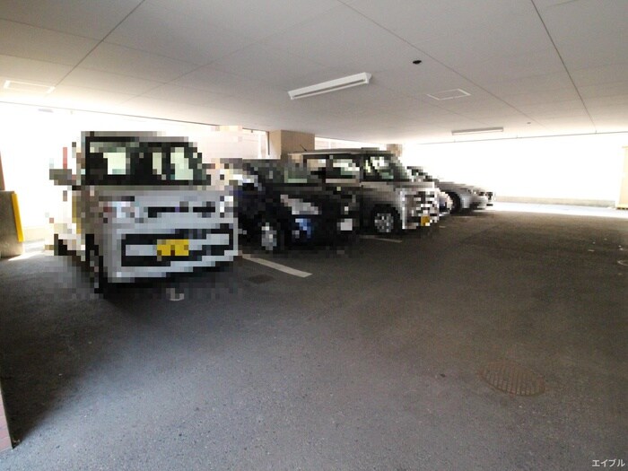 物件外観写真4　(駐車場)