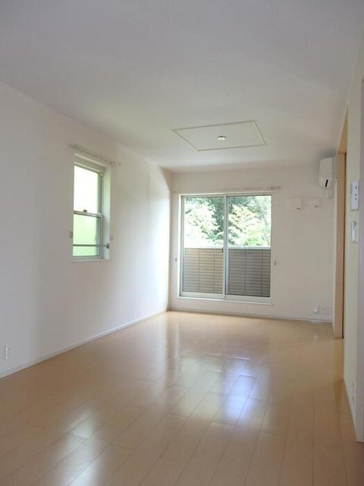 物件内観写真2　(居室)