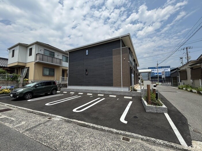 物件外観写真3　(駐車場)