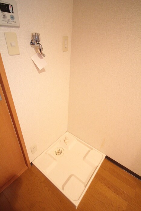 物件内観写真12　(洗濯機置場)