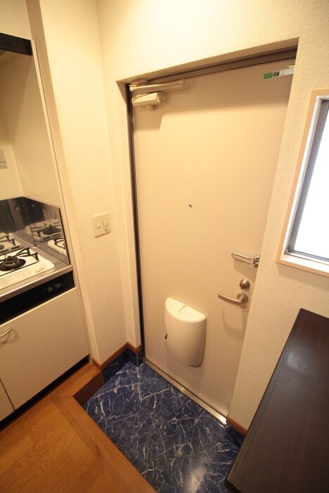 物件内観写真17　(玄関)