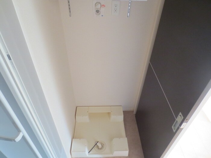 物件内観写真9　(洗濯機置場)