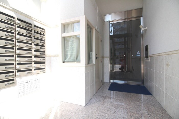 物件外観写真2　(エントランス部分)