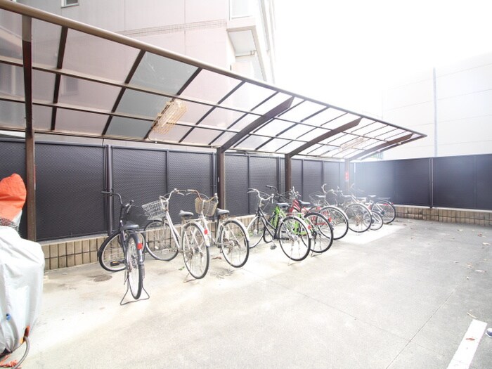 物件外観写真3　(駐輪場)