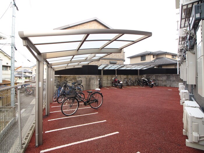 物件外観写真3　(駐輪場)