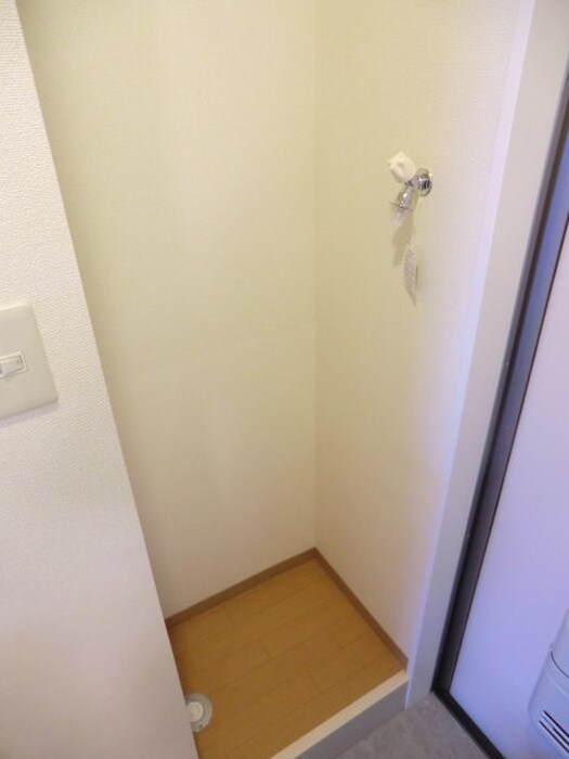 物件内観写真13　(洗濯機置場)