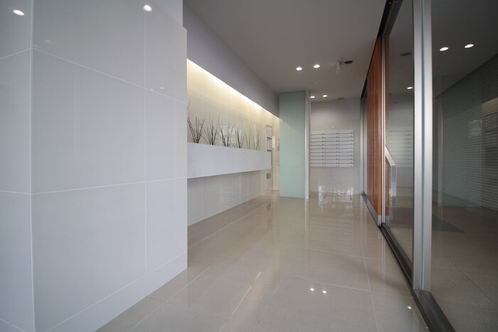 物件外観写真6　(エントランス部分)