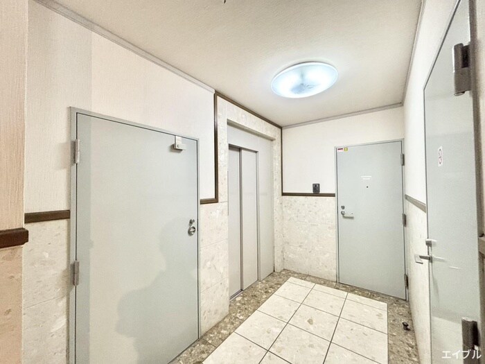 物件外観写真5　(エントランス部分)