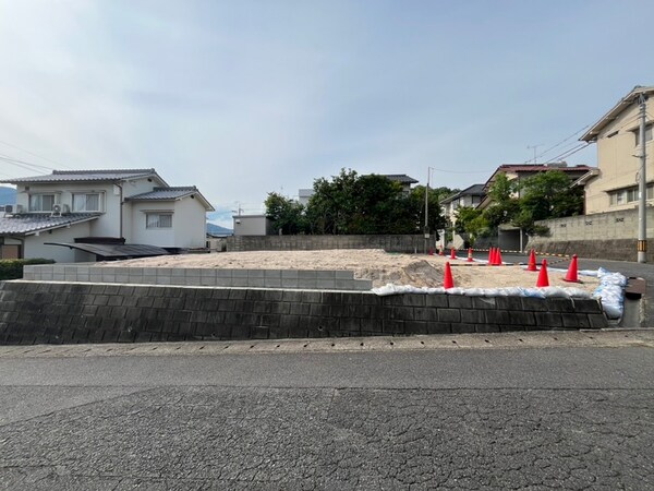 建築中