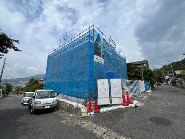 建築中