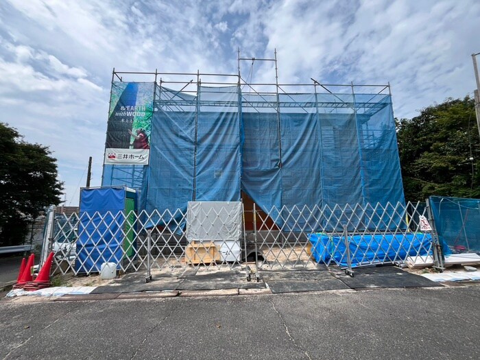 物件外観写真4　(建築中)