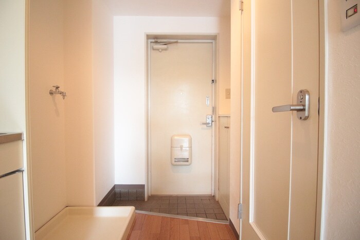 物件内観写真13　(玄関)