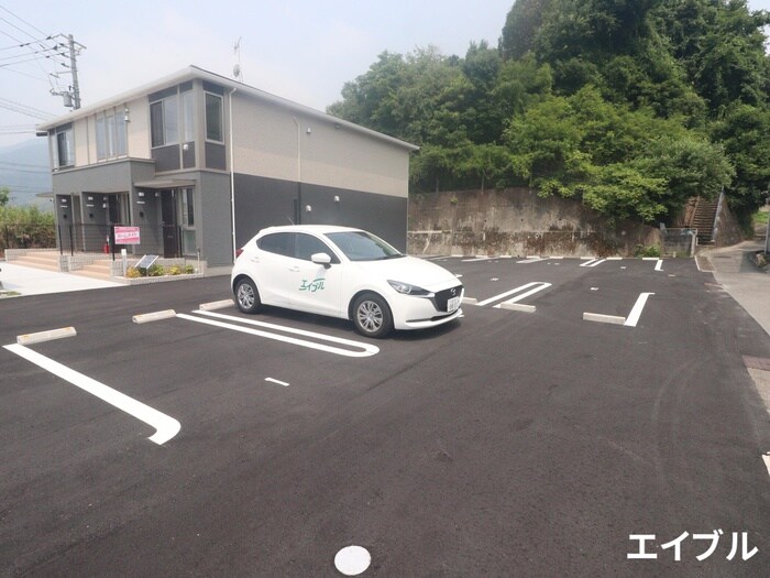 物件外観写真2　(駐車場)