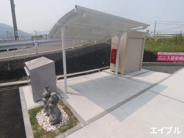 物件外観写真3　(駐輪場)