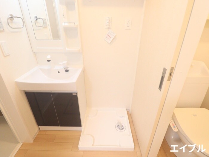 物件内観写真12　(洗濯機置場)