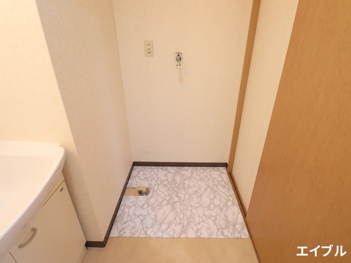 物件内観写真12　(洗濯機置場)